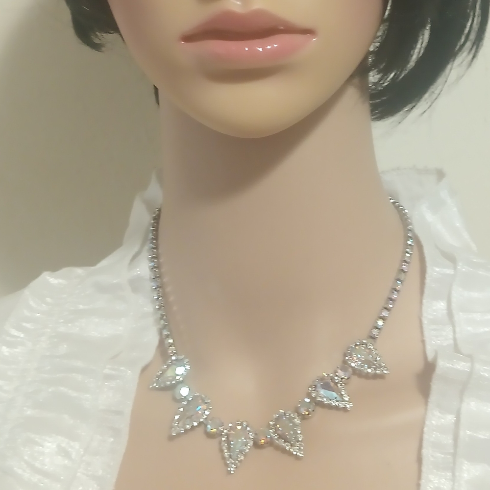 Vintage Weiss Aurora Borealis Rhinestone Choker Necklace